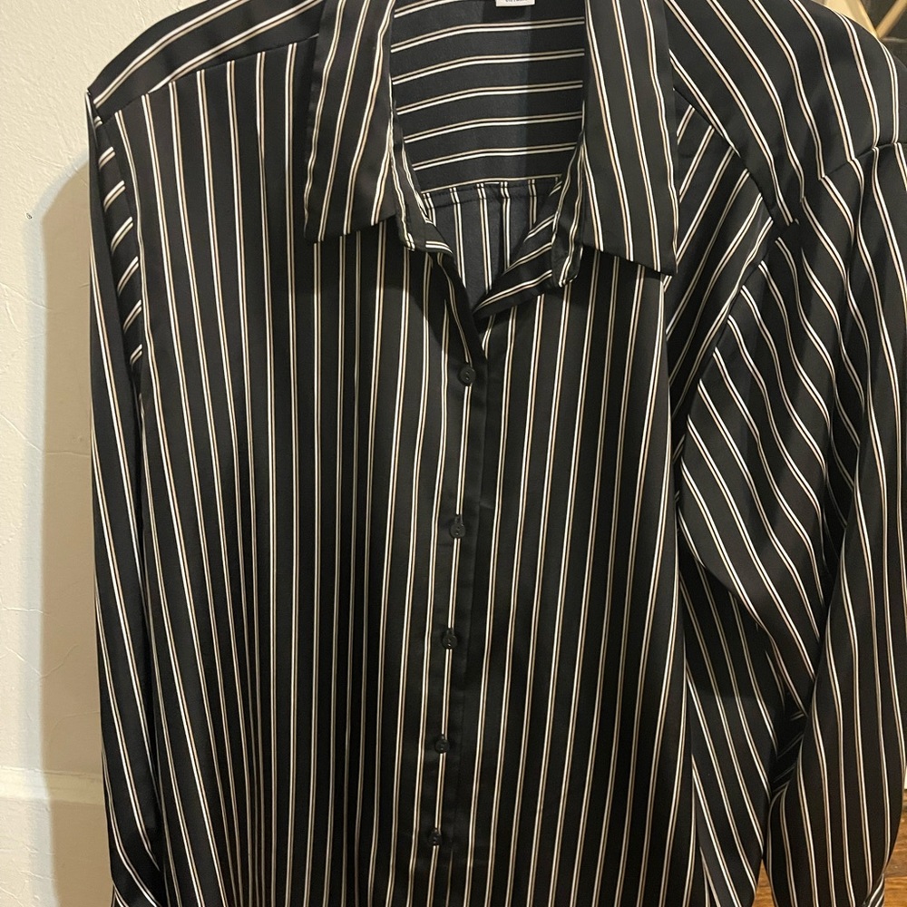 Old Navy Women’s Striped Black and White Shirt